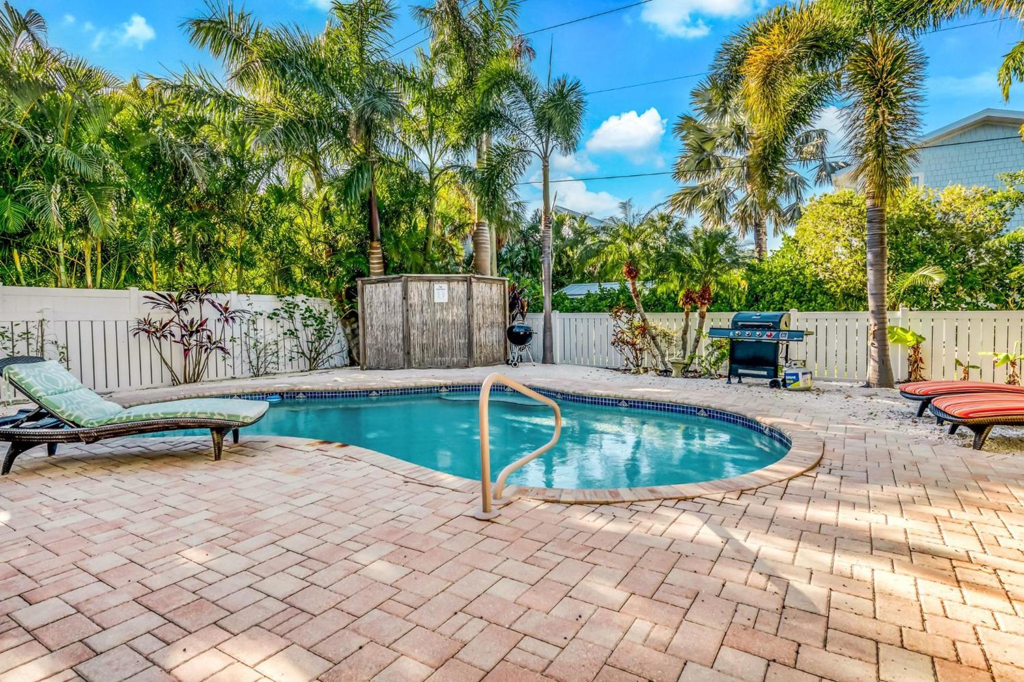 Flip Flops And Fish Tales Vila Anna Maria Exterior foto